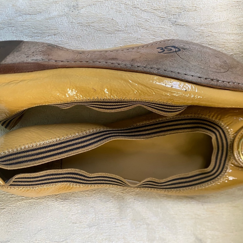 TORY BURCH CAROLINE 2 MUSTARD BALLERINA FLAT GOLD DETAIL - Picture 6 of 7